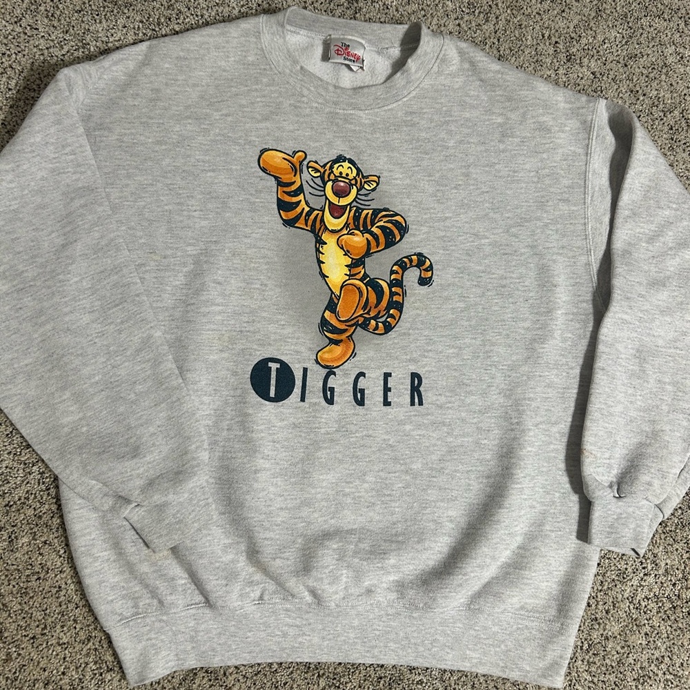 Vintage 90’s The Disney Store Tigger Graphic Gray Sweatshirt Size Large Unisex
